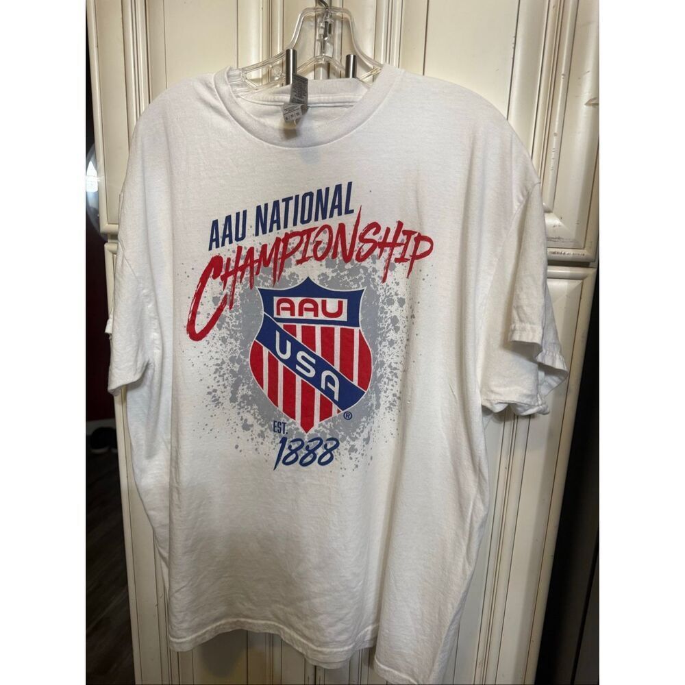 Gildan Men’s AAU 1888 USA National Championship T-Shirt White Size XL